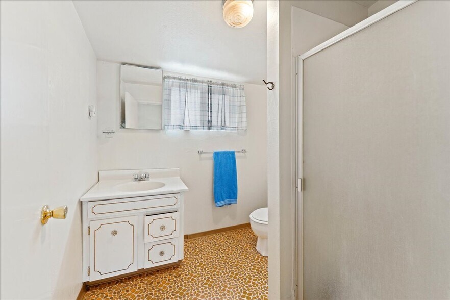 More Photos Of 17604 US-97 Hwy, Weed Apartments For Sale