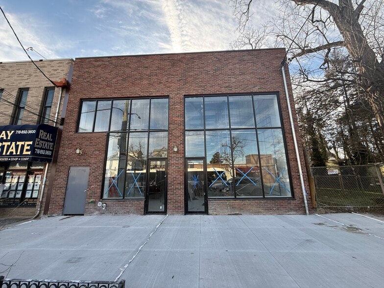 Primary Photo Of 3546 E Tremont Ave, Bronx Storefront For Lease