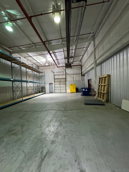 More Photos Of 3105 E Reno Ave, Oklahoma City Warehouse For Lease