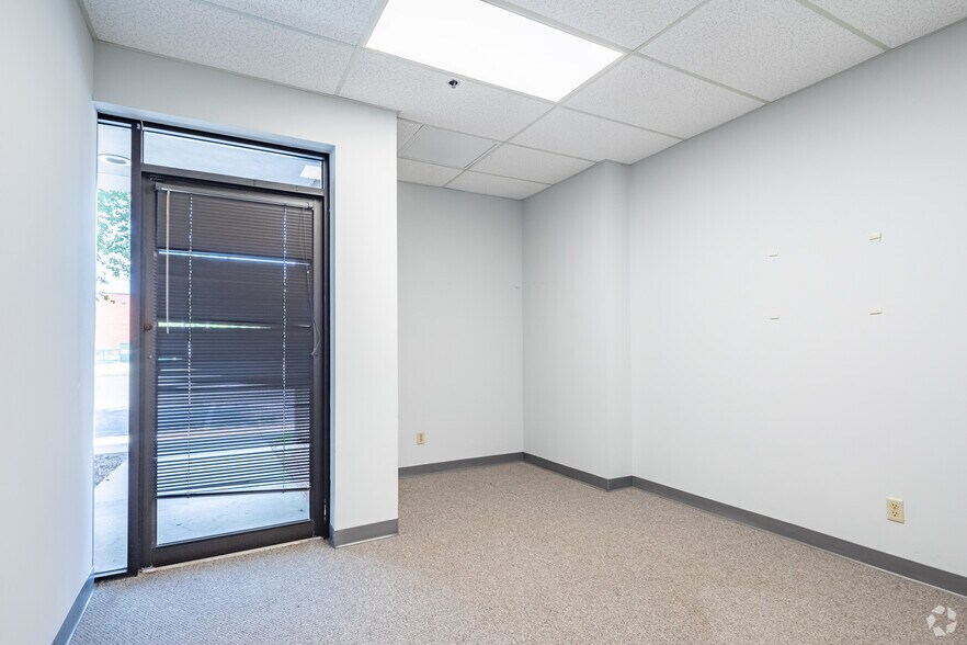 More Photos Of 5802 Breckenridge Pky, Tampa Light Distribution For Lease