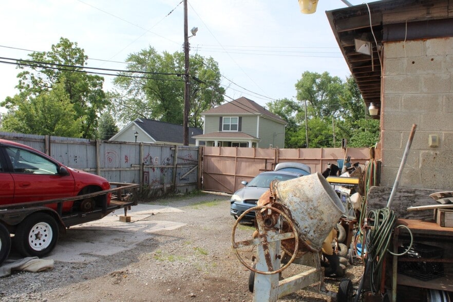 More Photos Of 1394 Joyce Ave, Columbus Flex For Sale