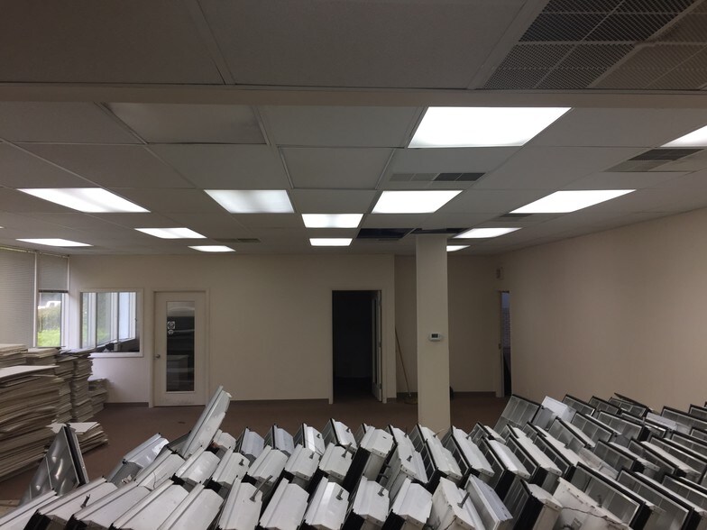 More Photos Of 275 Center Rd, Monroeville Office For Lease