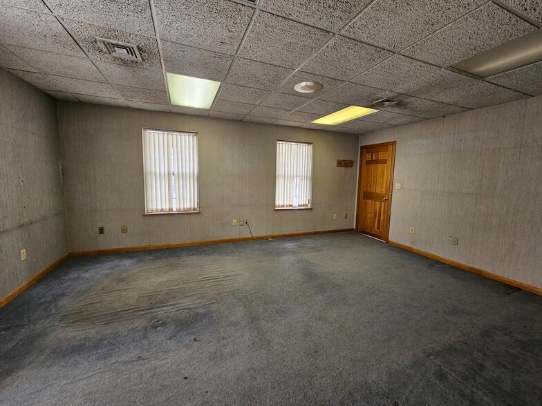 More Photos Of 1755 Meriden Waterbury Tpke, Plantsville Office Residential For Sale