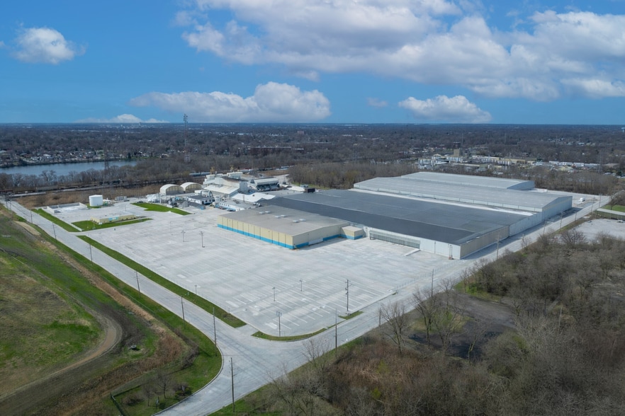 Primary Photo Of 13850 Cottage Grove Ave, Dolton Manufacturing For Sale