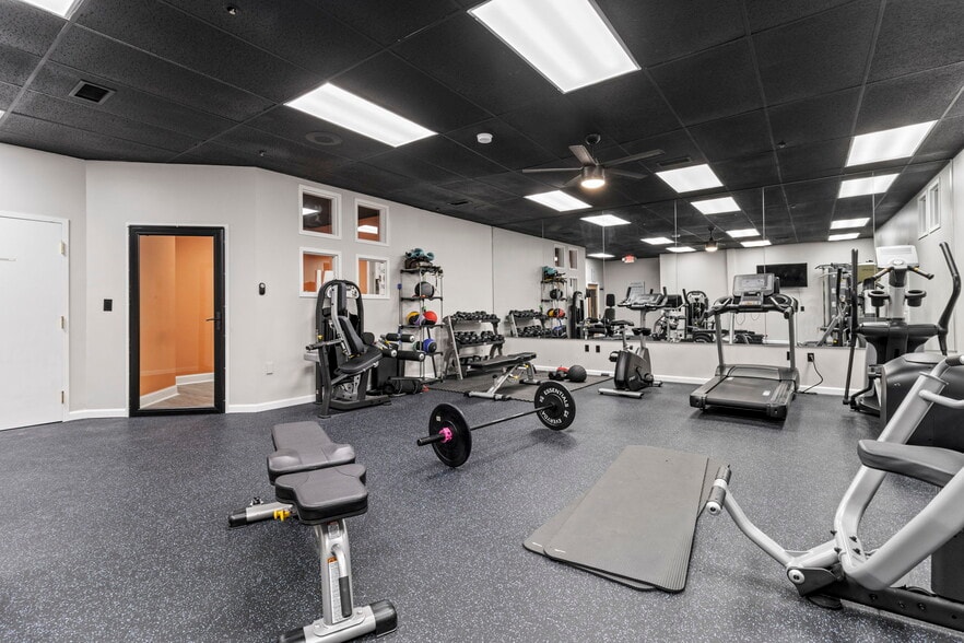 More Photos Of 525-545 Main St, Laurel Office For Lease