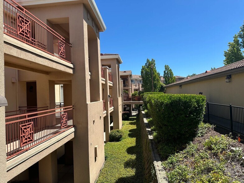 More Photos Of 1501 Secret Ravine Pkwy, Roseville Apartments For Sale