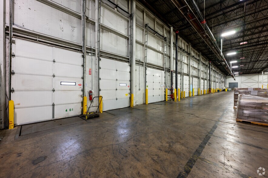 More Photos Of 221 S Franklin Rd, Indianapolis Warehouse For Lease