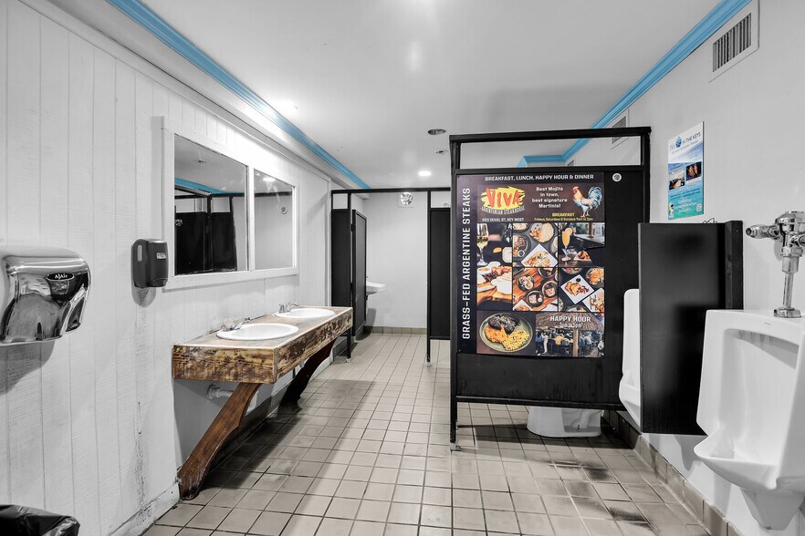 More Photos Of 4 Charles St, Key West Specialty For Lease