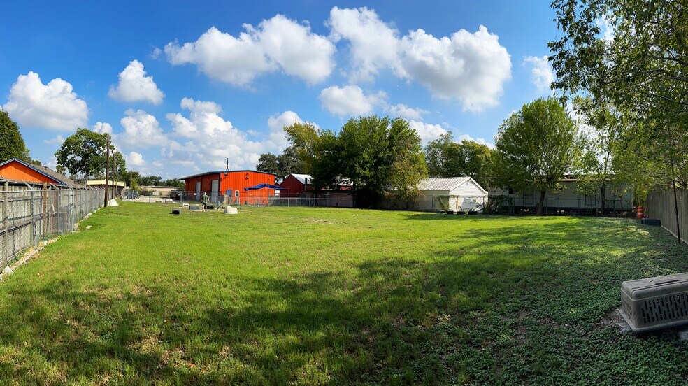 More Photos Of 9509 Yupondale Dr, Houston Warehouse For Lease