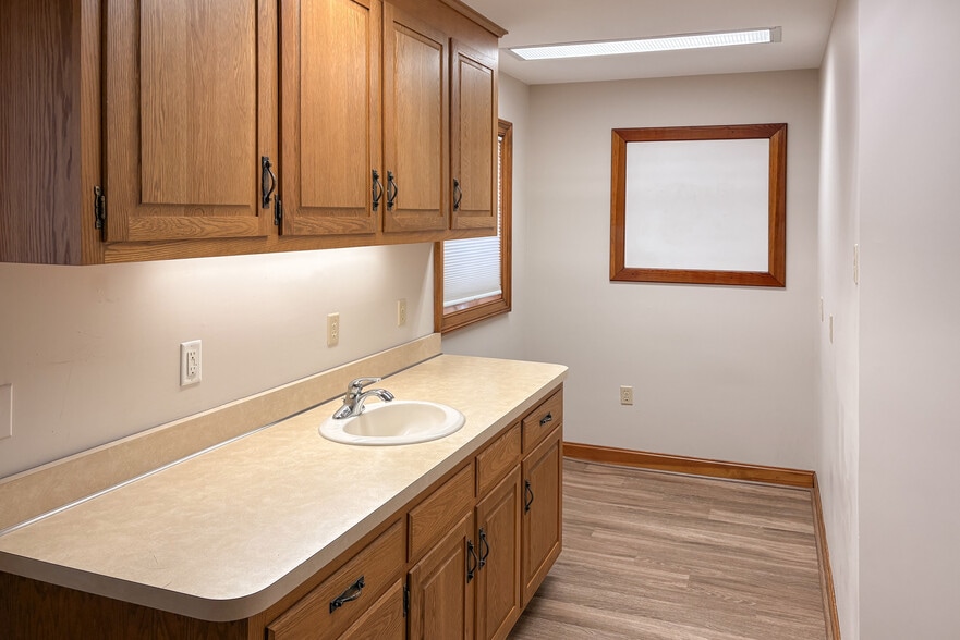 More Photos Of 175 Main St S, Woodbury Medical For Sale