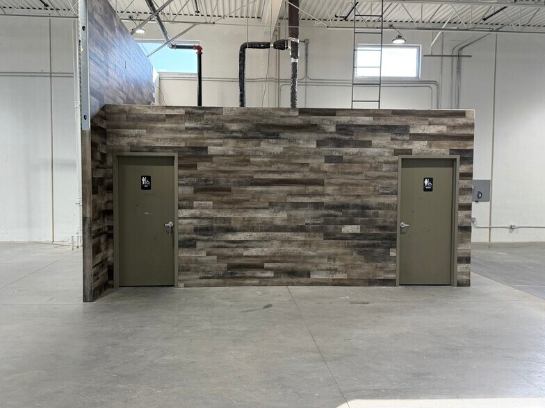 More Photos Of 2801 W O St, Lincoln Warehouse For Sale