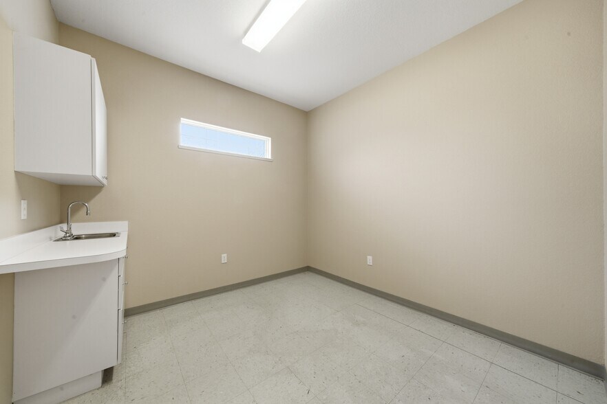 More Photos Of 401 W Interlake Blvd, Lake Placid Office For Sale