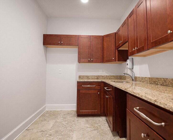More Photos Of 415 Pennington Ave, Havre De Grace Office For Sale