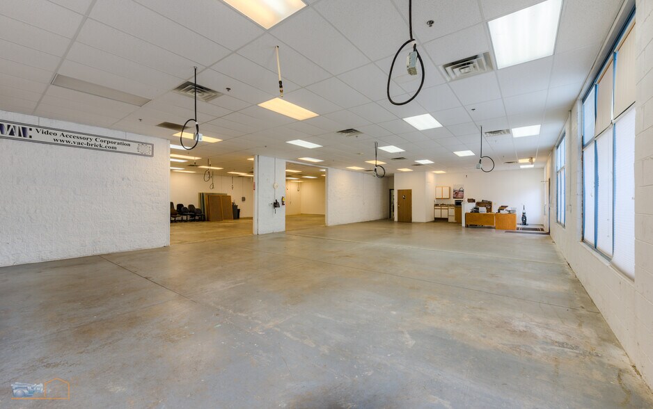 More Photos Of 1243 S Sherman Dr, Longmont Warehouse For Lease