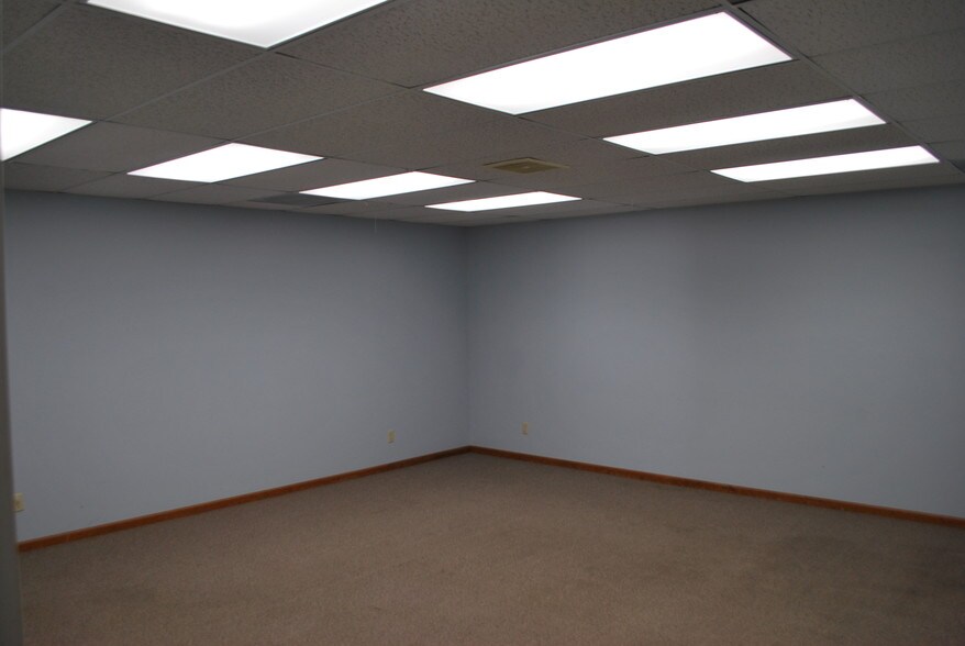 More Photos Of 1715 S Morley St, Moberly Medical For Lease