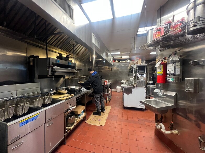 More Photos Of 546-574 Allen Rd, Basking Ridge General Retail For Lease