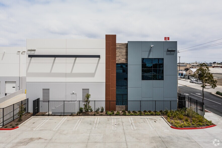 More Photos Of 112 W Alondra Blvd, Gardena Unknown For Lease