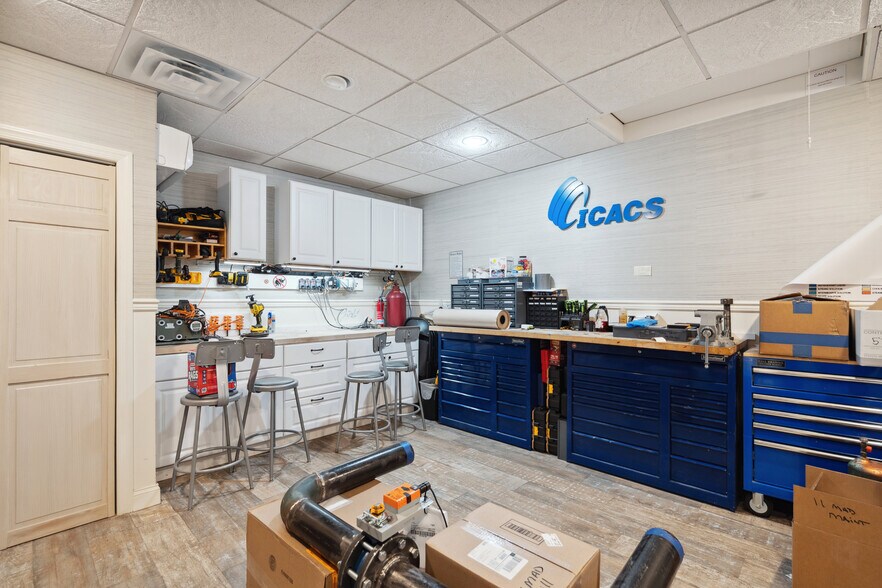 More Photos Of 83 Hampton Pl, Freeport Light Manufacturing For Sale