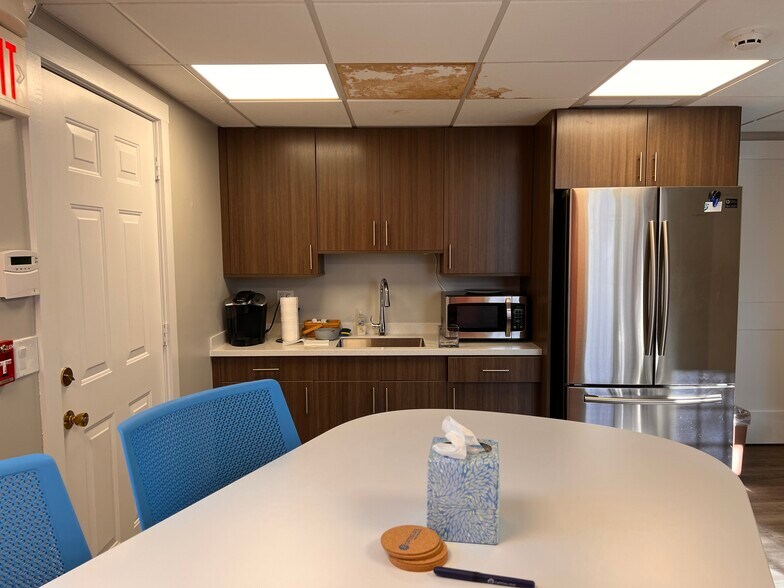 More Photos Of 16 long sands Rd, York Medical For Lease