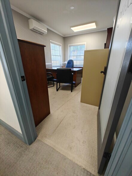 More Photos Of 64 Hilton Ave, Hempstead Office For Sale