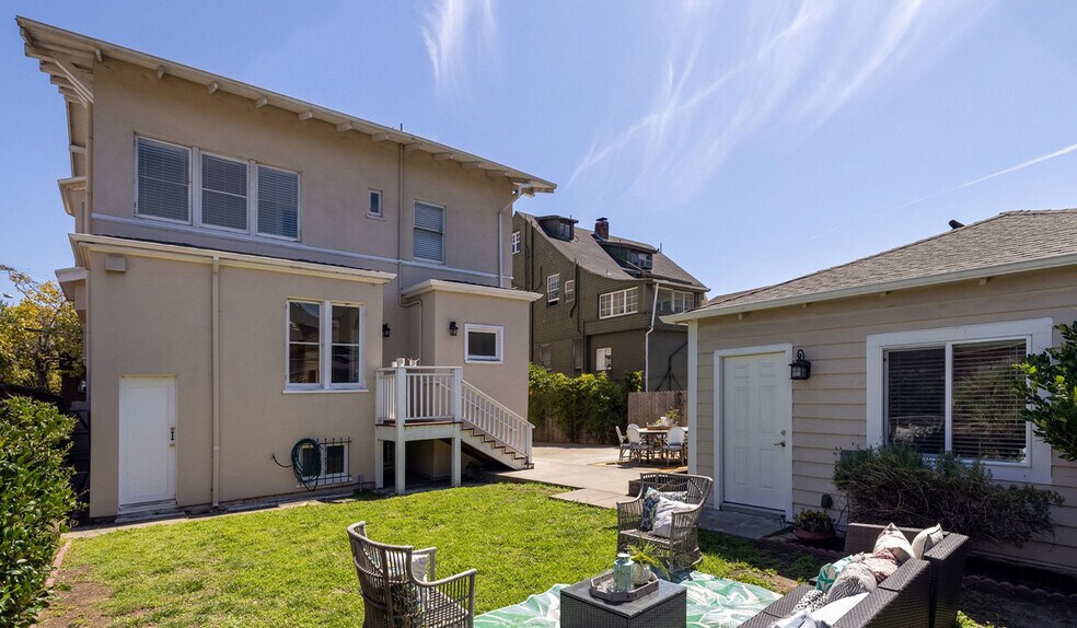 More Photos Of 435 Vernon St, Oakland Specialty For Sale