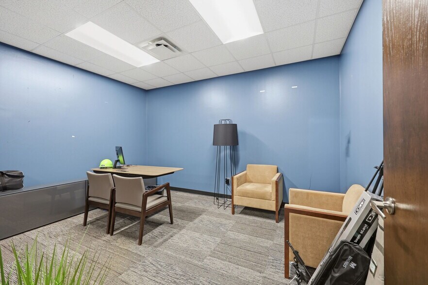 More Photos Of 2720 Discovery Dr, Raleigh Flex For Lease