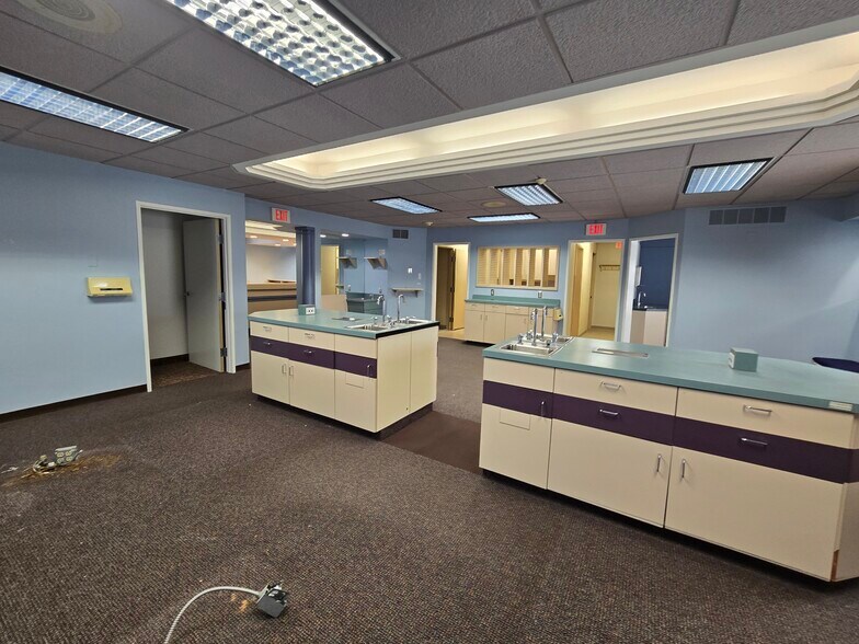 More Photos Of 30201 Dequindre Rd, Madison Heights Medical For Lease