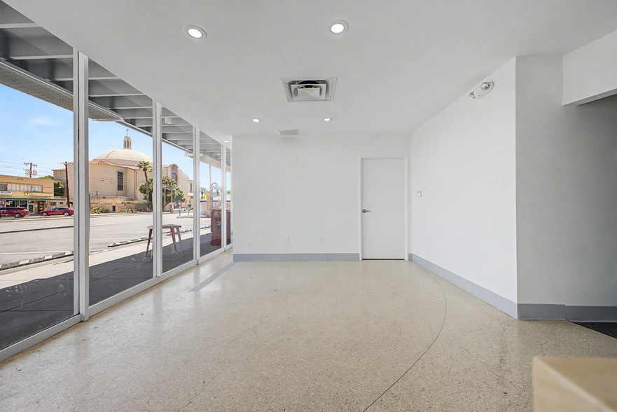 More Photos Of 4750 N Central Ave, Phoenix General Retail For Lease