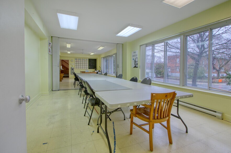 More Photos Of 3505 rue Bagot, Montréal Office For Sale