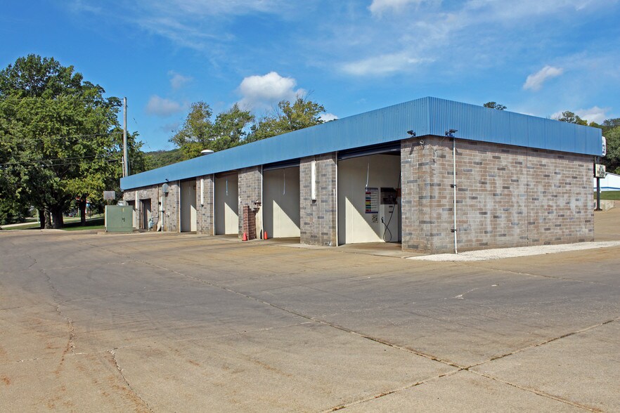 Primary Photo Of 1986 E Washington St, East Peoria Carwash For Sale