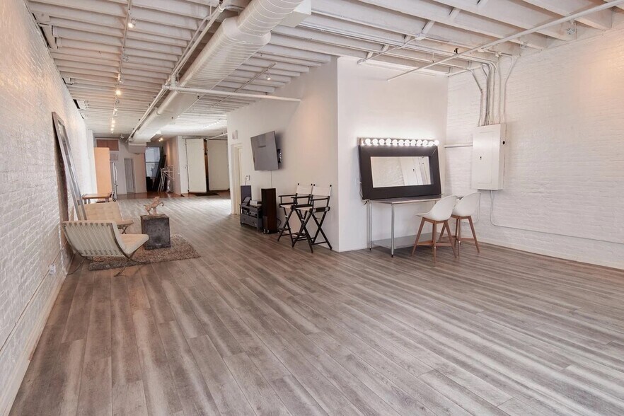 More Photos Of 447 W 36th St, New York Loft Creative Space For Sale