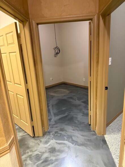 More Photos Of 1650 W Chapman Dr, Sanger Medical For Lease