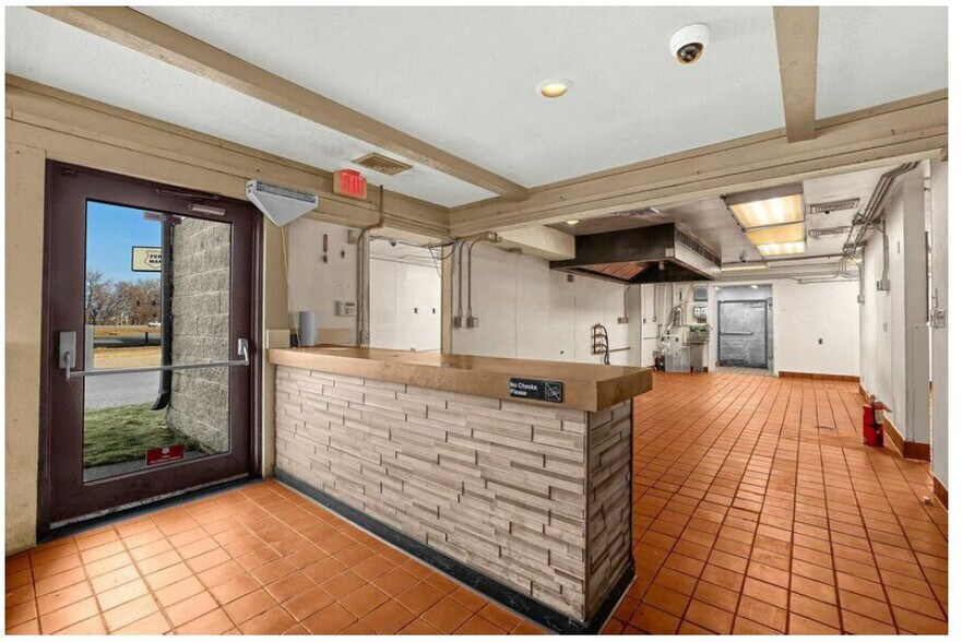 More Photos Of 2212 Rose St, La Crosse Restaurant For Sale