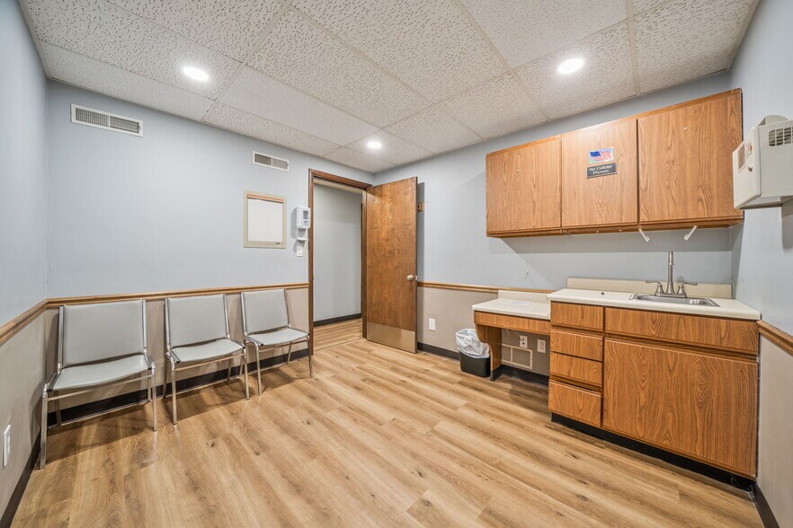 More Photos Of 985 Penn St, Brackenridge Medical For Sale