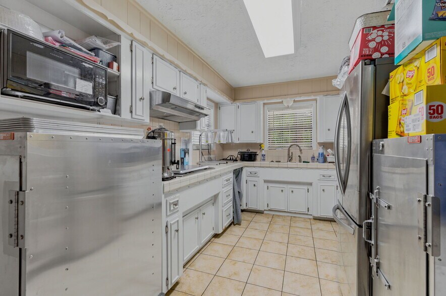 More Photos Of 3401 N Frazier St, Conroe Specialty For Sale