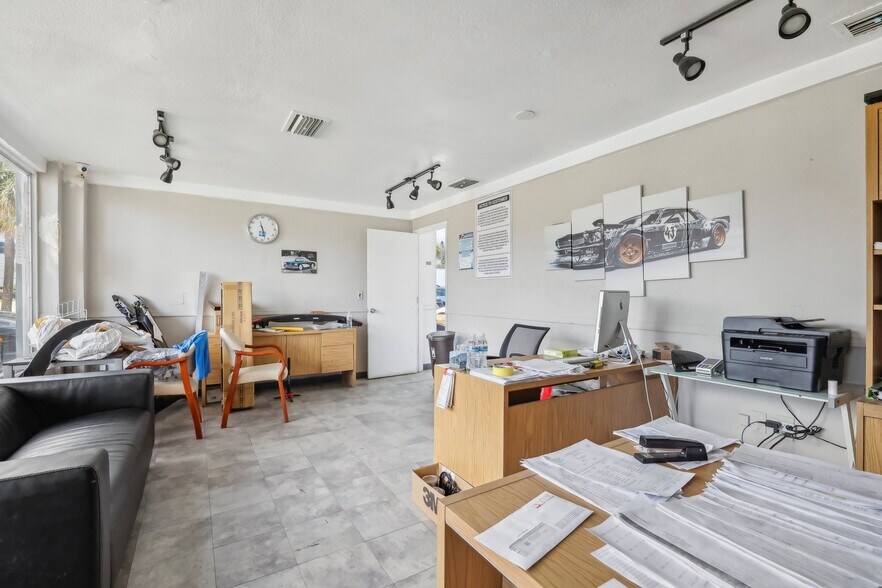 More Photos Of 15150 W Dixie Hwy, North Miami Beach Auto Repair For Sale