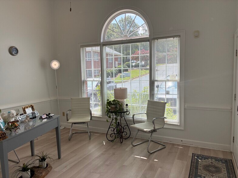 More Photos Of 555 Sun Valley Dr, Roswell Medical For Lease