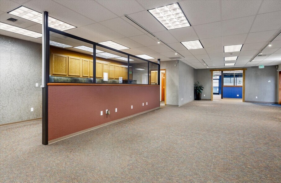 More Photos Of 1421 SW Barlow St, Oak Harbor General Retail For Sale