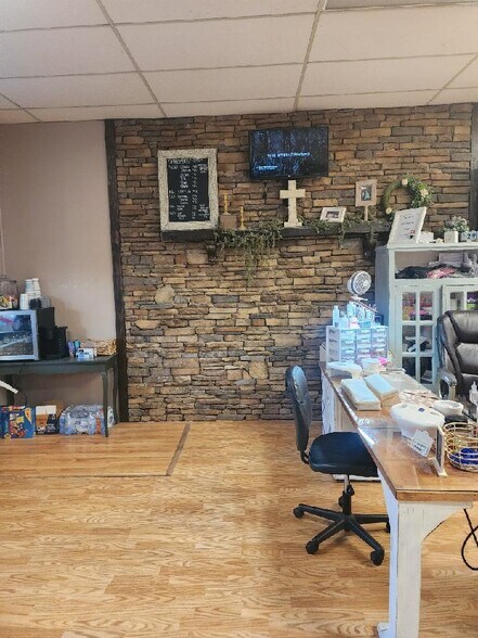 More Photos Of 1517-1525 Front St, Richlands Storefront Retail Residential For Sale