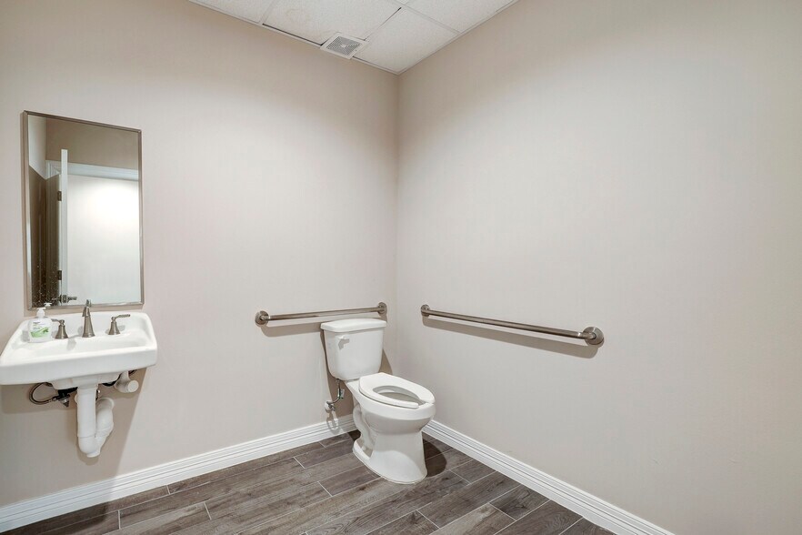 More Photos Of 16310 State Highway 249, Houston Showroom For Lease