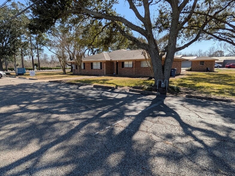Primary Photo Of 7318 Rodgers Rd, Manvel Healthcare For Sale