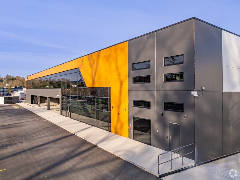 More Photos Of 3855 Wayburne Dr, Burnaby Flex For Sale