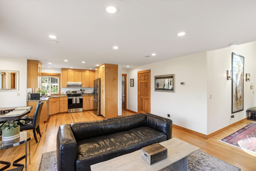 More Photos Of 407 Huskey Rd, Mosier Specialty For Sale