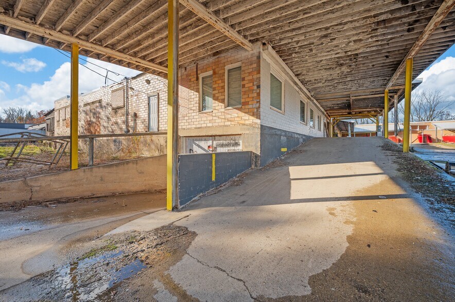 More Photos Of 500 Washington St, Coloma Manufacturing For Lease