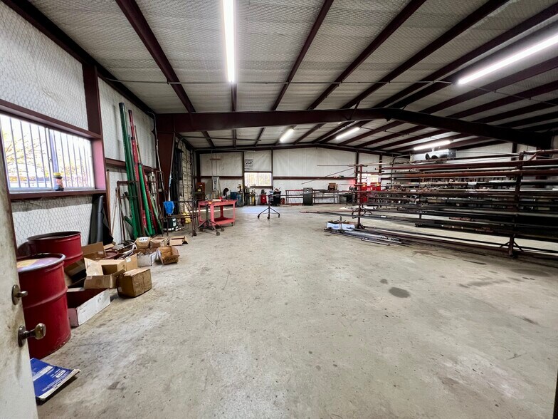 More Photos Of 402 Bermuda st, Quitman Flex For Sale