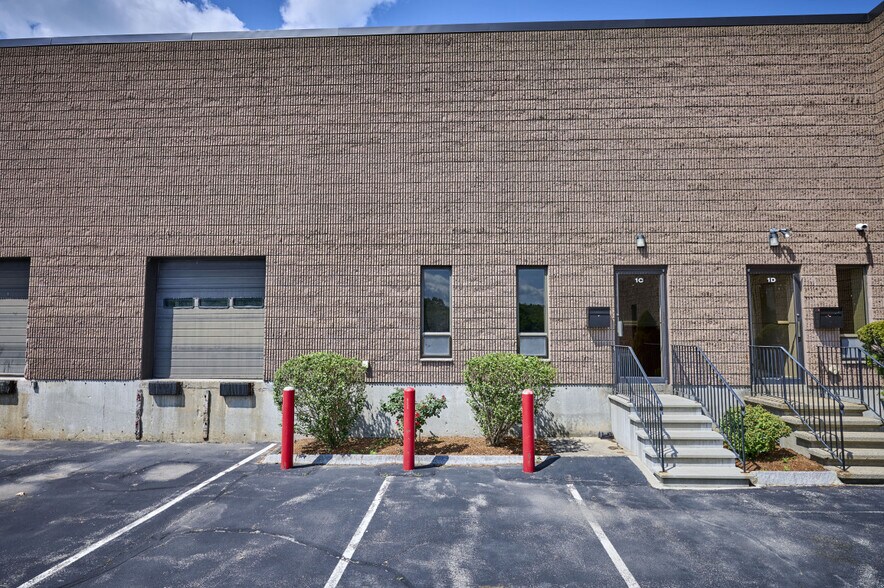 More Photos Of 1 Melvin St, Wakefield Warehouse For Lease