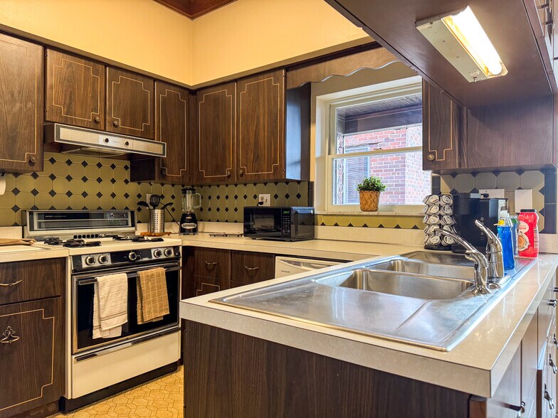 More Photos Of 105 S 5th St, Duquesne Specialty For Sale