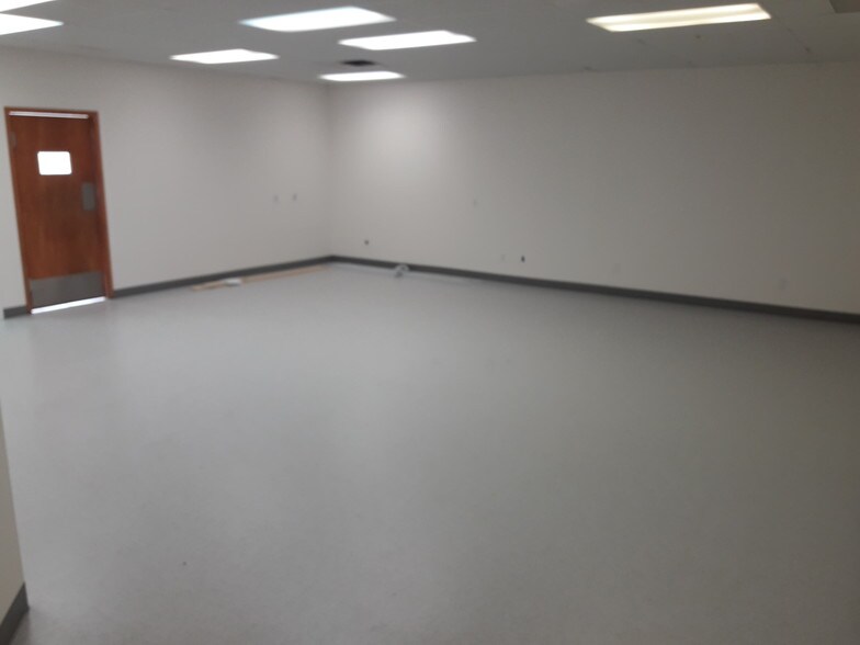 More Photos Of 6201 50th St, Leduc General Retail For Sale