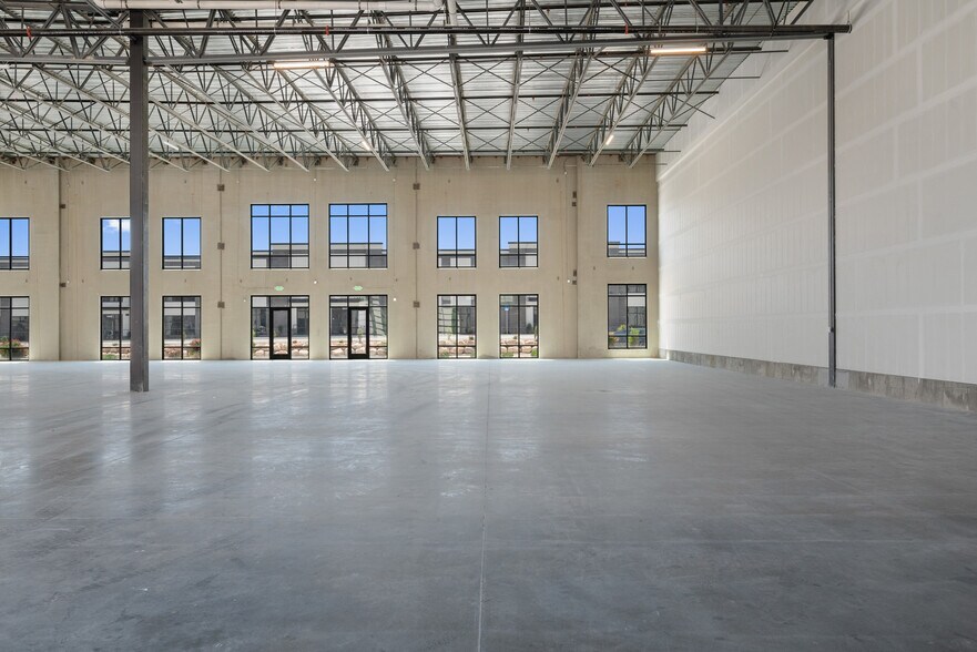 More Photos Of 13895 S Regan Park Ln, Bluffdale Showroom For Lease