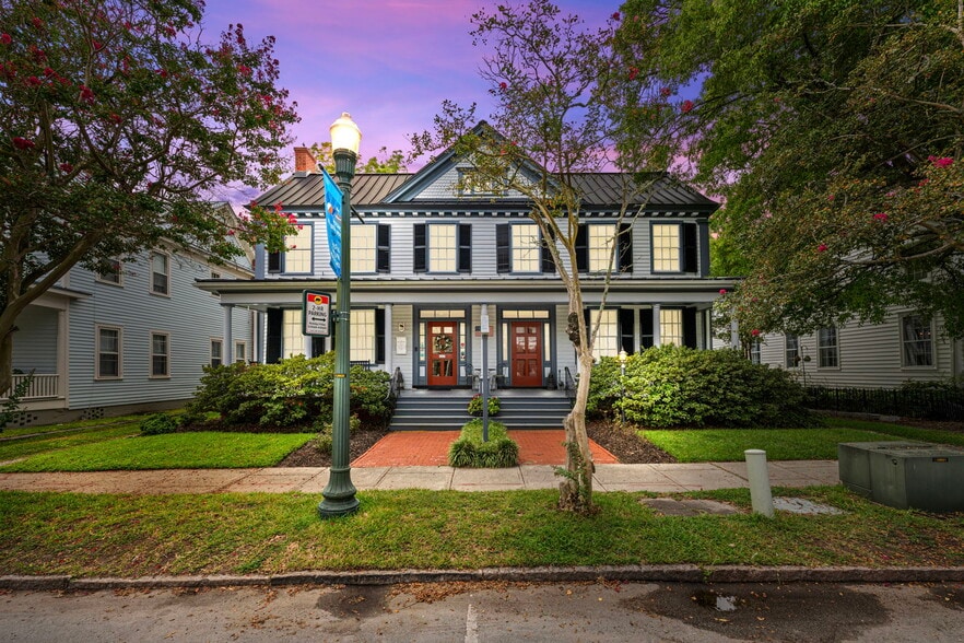 Primary Photo Of 215 Pollock St, New Bern Hospitality For Sale